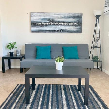 Hollywood Beach Apartments - Walk To The Beach المظهر الخارجي الصورة