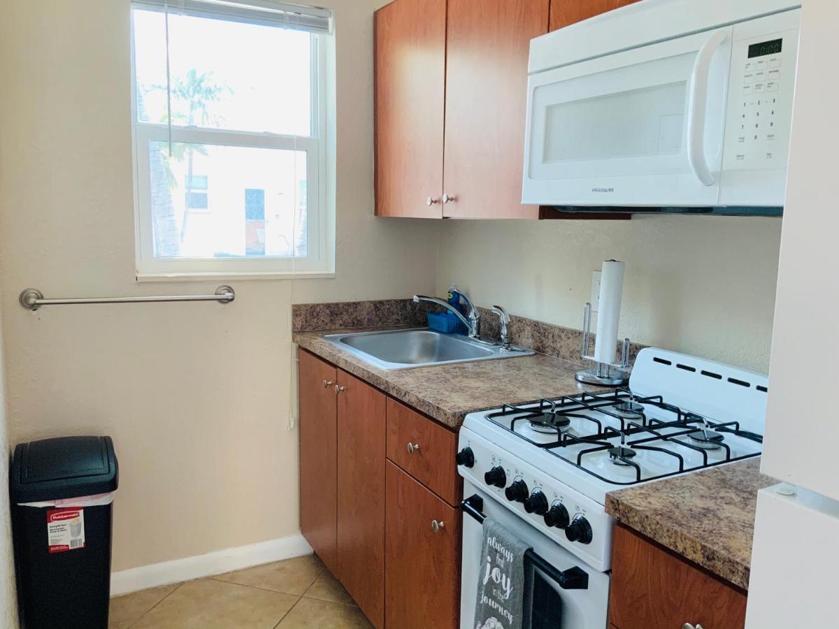 Hollywood Beach Apartments - Walk To The Beach المظهر الخارجي الصورة