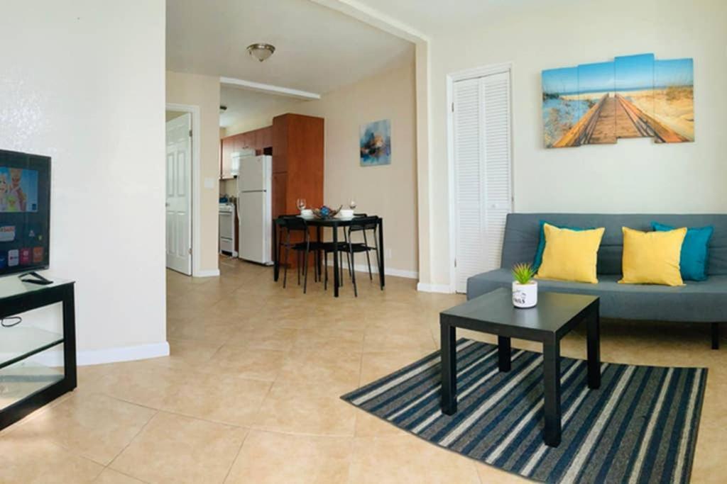 Hollywood Beach Apartments - Walk To The Beach المظهر الخارجي الصورة