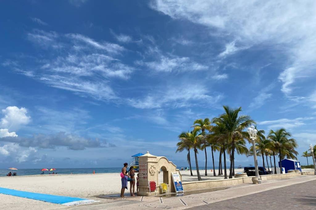 Hollywood Beach Apartments - Walk To The Beach المظهر الخارجي الصورة